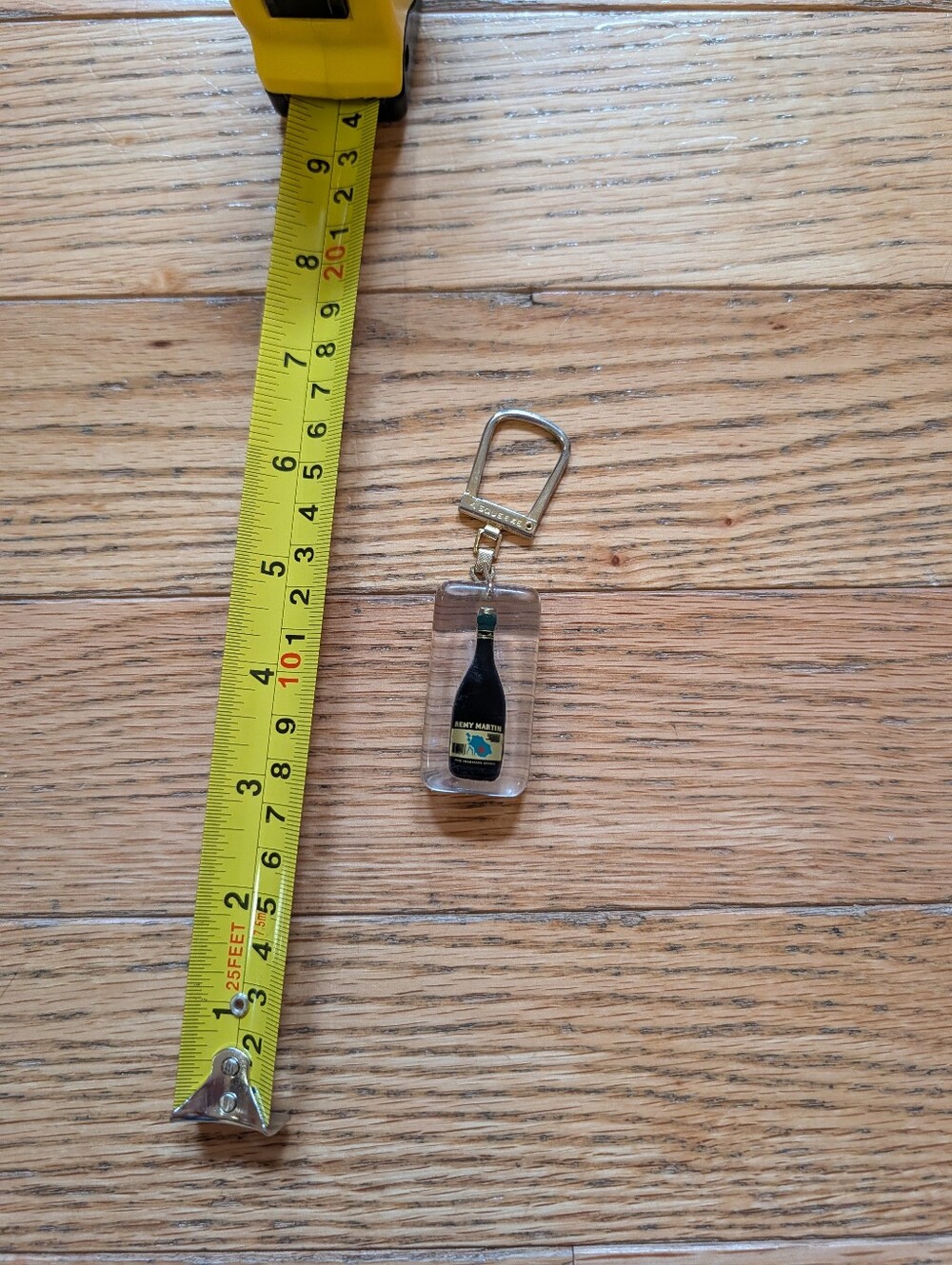 Vintage 70-80s Remy Martin Cognac Mini Bottle Resin Keychain Kitsch Retro Bar - Picture 3 of 3